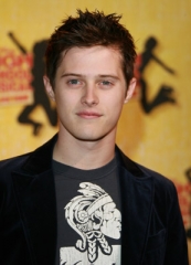 Lucas Grabeel Profile Photo