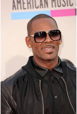 R. Kelly Profile Photo