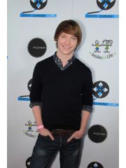 Calum Worthy Profile Photo