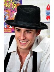 Reeve Carney